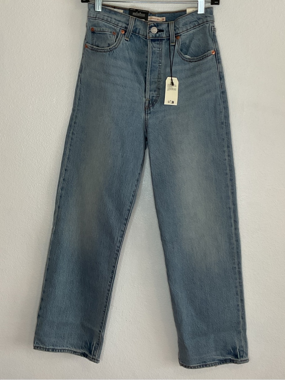 NEW Levi's Premium Ribcage Straight Ankle Jeans - Picture 3 of 16